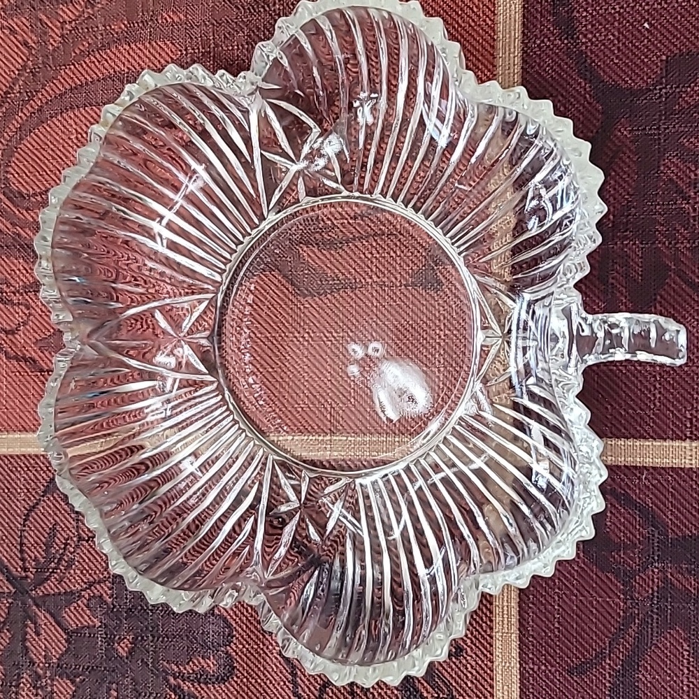 Federal Glass, 6 in Clover Leaf